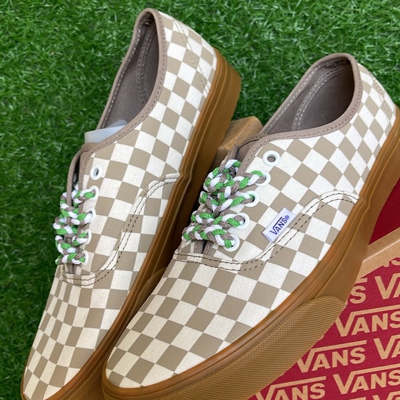 Vans Men’s Authentic
Checkerboard Moon Rock
VN0009PVCH8
Sneakers - Picture 9 of 16